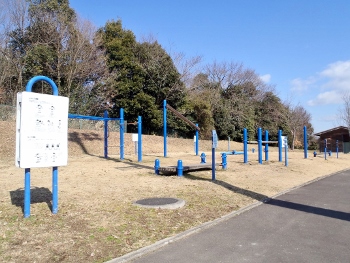 塩河公園健康遊具画像