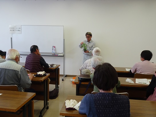 R6花の育て方講座（座学の様子）