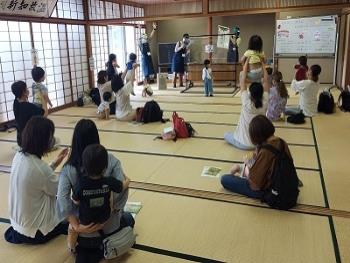 絵本の読み聞かせ