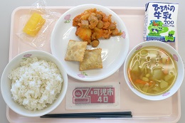 給食で外国の料理を