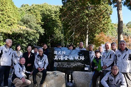 美濃金山城跡に石碑が建立