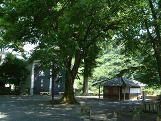 緑におおわれた久々利泳宮