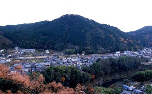 美濃金山城跡遠景