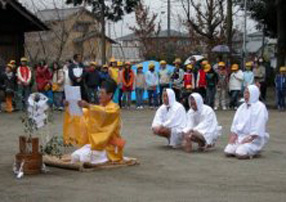 土田白鬚神社のお祭りのようすの写真