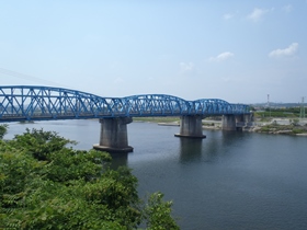 太田橋と木曽川の風景